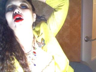 DiamondAngela - Webcam nude with a Horny lady with regular melons 