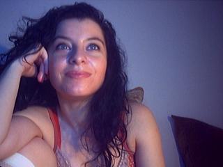 DollBlue - Live cam sex with this dark hair Hot babe 