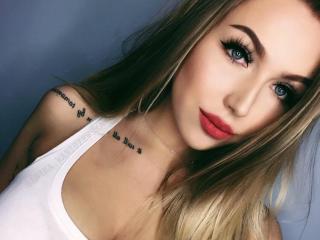 EmillySexy - online chat sex with this fair hair 18+ teen woman 