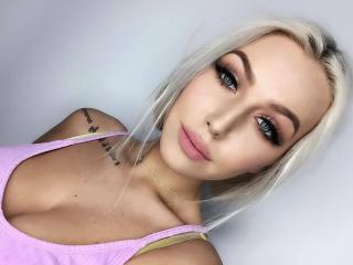 EmillySexy - Live chat sexy with a light-haired 18+ teen woman 