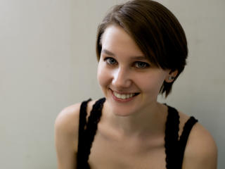 EmmaFairy - Webcam hard avec cette Merveilleuse nana en chaleur à la chevelure brune sur le site XLove.com 