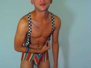 TyronHorny69 - Chat live hard with a charcoal hair Gays 