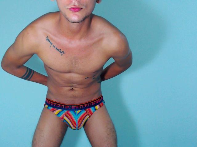 TyronHorny69 - Live cam exciting with this Horny gay lads with well built 