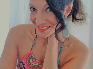 Lyndsey - Webcam live hard avec cette Femmes épilée sur le service XLove.com 