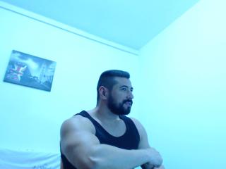 StrongBigCockX - Web cam sexy avec ce Gay avec un corps à la musculature impressionnante sur le service Xlove Gay 