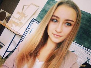 MerindaFoxy - Show exciting with this being from Europe 18+ teen woman 