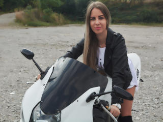LannieHotX - Chat sex with this European Hot chicks 