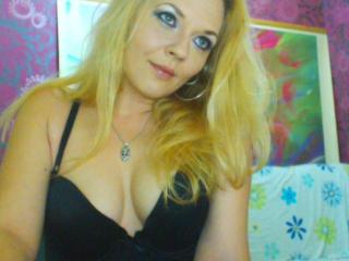 TendreVanessa - Webcam live nude with this Hot chick with regular melons 