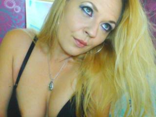 TendreVanessa - Webcam hard with a trimmed vagina Horny lady 