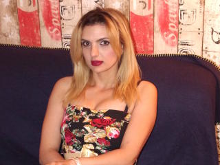 SunnyThalia - Webcam live sexy avec cette Femmes avec des cheveux blonds féeriques  