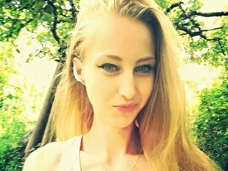 NatashaRougee - Webcam live hot with a fair hair Young lady 