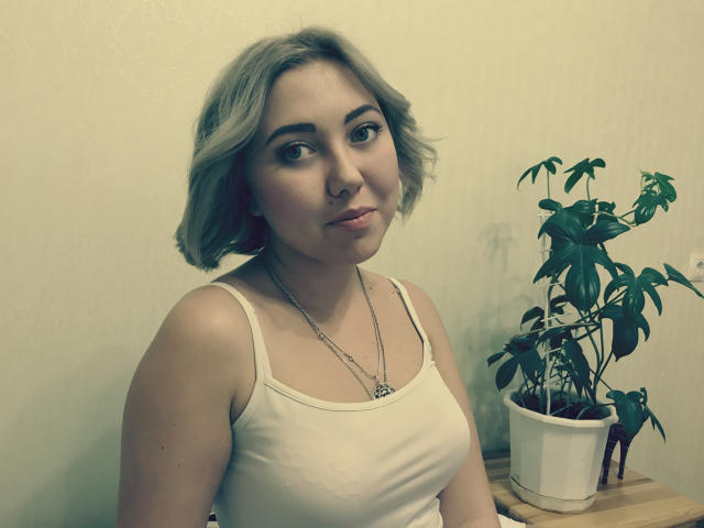 YourLovee - Live cam sex with this platinum hair Hot babe 