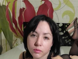 ValeryOneX - Web cam hot with this standard build Attractive woman 