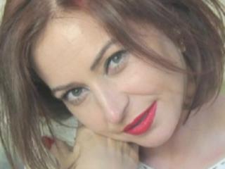 ClumsyK - Chat live nude with this muscular physique Girl 