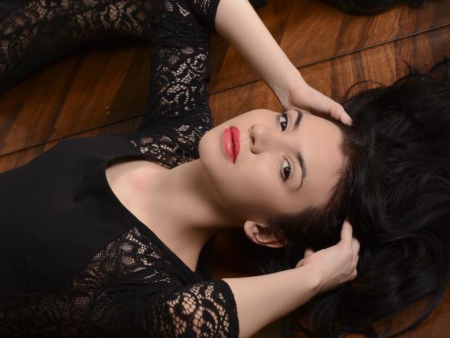 MissAlbaX - Live hard with a black hair Young lady 