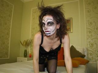 DivineEvelyn - Webcam x with a Attractive woman with small hooters 