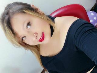 Kashiwazaki - Show nude with this latin american Girl 