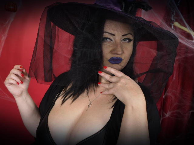 EvaDominatrix - Chat live x with this black hair Mistress 