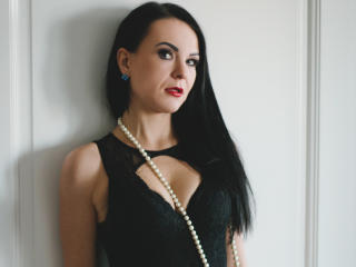 Kenddall - Webcam nude with this dark hair Hot lady 