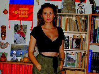 YaryneMarry - Video chat exciting with a Young and sexy lady with standard titties 