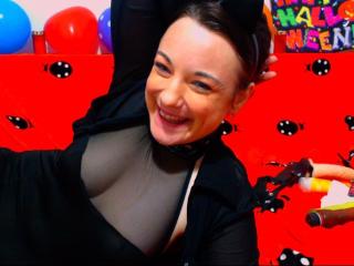 Camgirl and Webcam Model LadyLisaUnique on Go Adult Chat