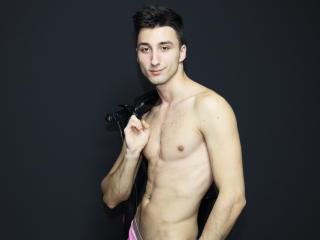 Karolino - Chat cam exciting with this trimmed private part Gay couple 