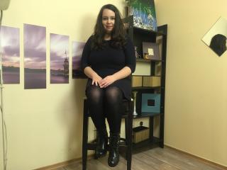 HoneybeeFemme - Chat sexy with this shaved sexual organ Girl 