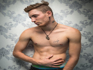 GiuseppeHott - Show exciting with this shaved intimate parts Gays 