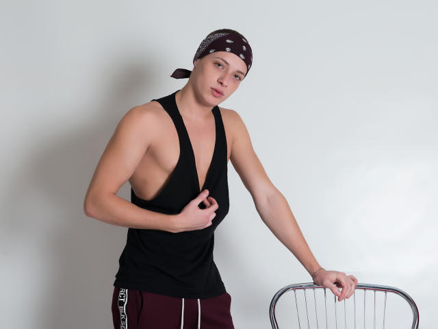 OliverGunn - Live porn &amp; sex cam - 4893659