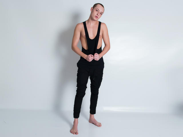 OliverGunn - Live porn &amp; sex cam - 4893704