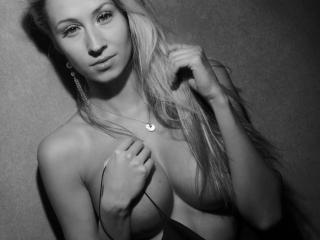 LovellyAngel - Chat sex with this European 18+ teen woman 