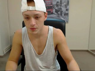 OliverGunn - Chat live porn with this European Male couple 