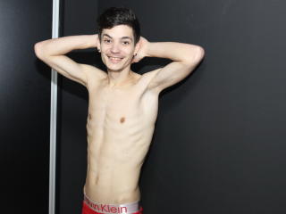 MikeyCummings - Live sexe cam - 4942699