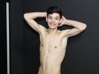 MikeyCummings - Live sexe cam - 4942774