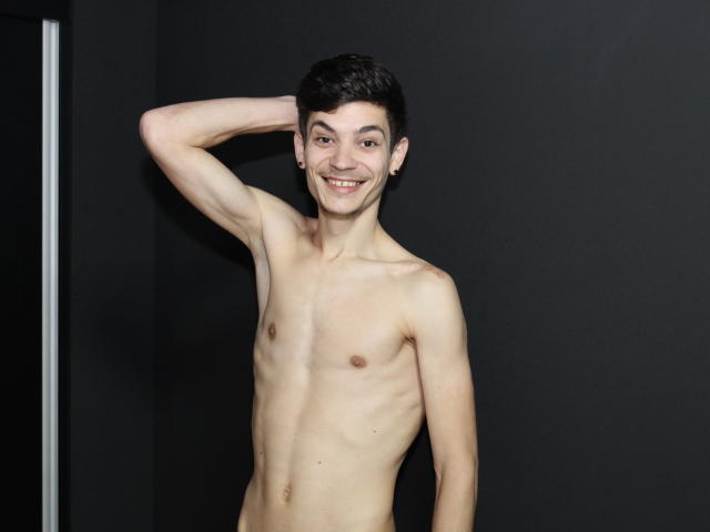 MikeyCummings - Live sexe cam - 4942794