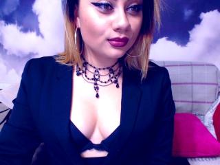 BethanyLoveHard - Chat live nude with this standard build Girl 