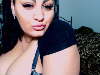 SexyBabeForAll - Webcam live hard with this shaved genital area Attractive woman 