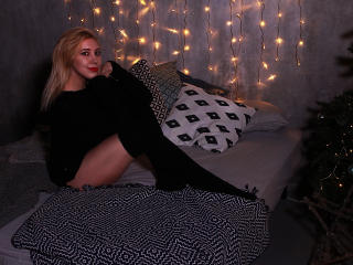 SofiaArdent - Webcam live hard with this trimmed private part College hotties 