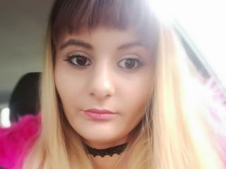 Sexyybombyx - Live cam porn with this latin american Young lady 