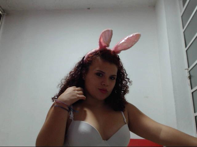 MerlinaCoquine - Webcam live xXx with a latin Hot babe 