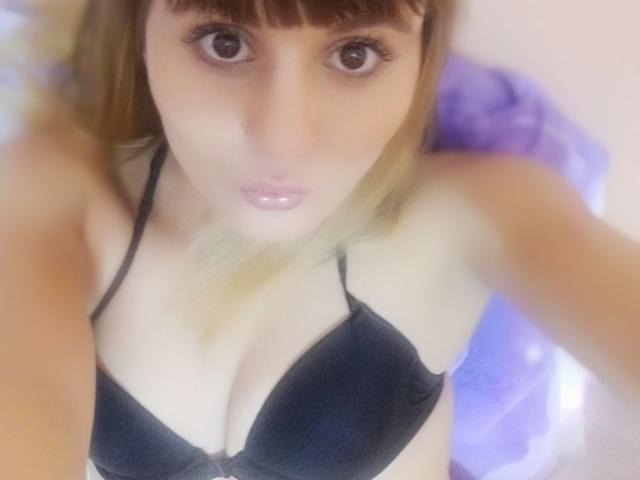 Sexyybombyx - Live cam sex with a latin american Girl 