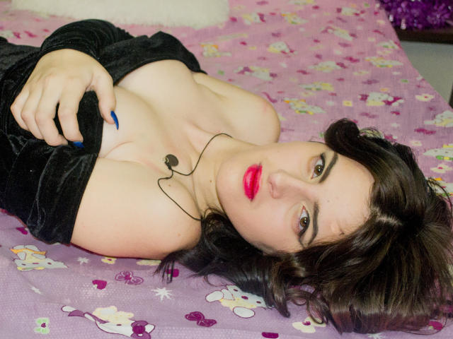 MadlineX - Live cam x avec une Sensationnelle jeune créature de rêve très sexy blanche  