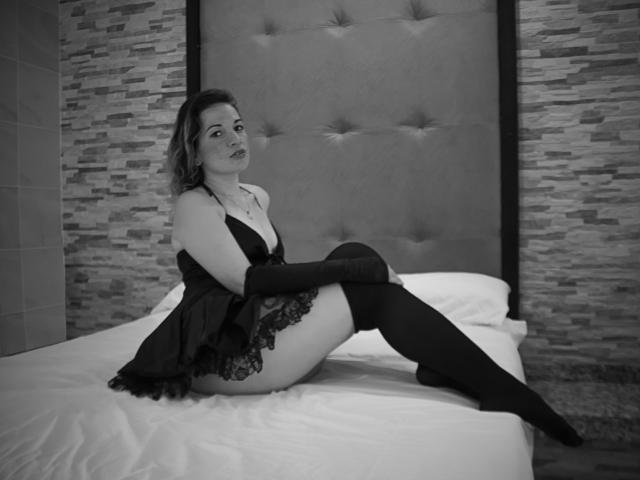 RosePink - Chat cam hot with a shaved sexual organ Hot lady 