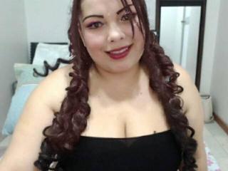 Anahysexy - Show live sexy avec cette Femmes ayant une grosse poitrine sur le site Xlove 