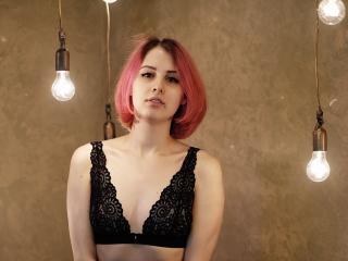 LaimaFox - Chat cam sex with this shaved pubis Hot lady 