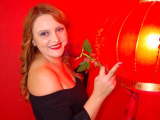 LuciaLue - Chat live hot with a muscular body Hot chicks 