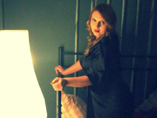 LuciaLue - Cam sexe avec une Très belle jeune canon très sexy épilée  