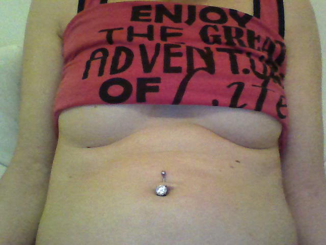 VideBites - Chat cam porno avec cette Ravissante nana hot aux formes de garçon sur XLove.com 