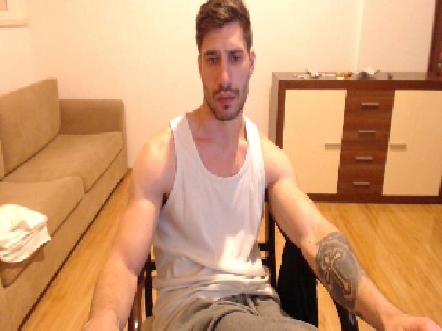Jonessbigg - Chat live hot with a being from Europe Men sexually attracted to the same sex 