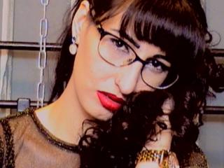 IamIris - Webcam live xXx with this chestnut hair Young lady 